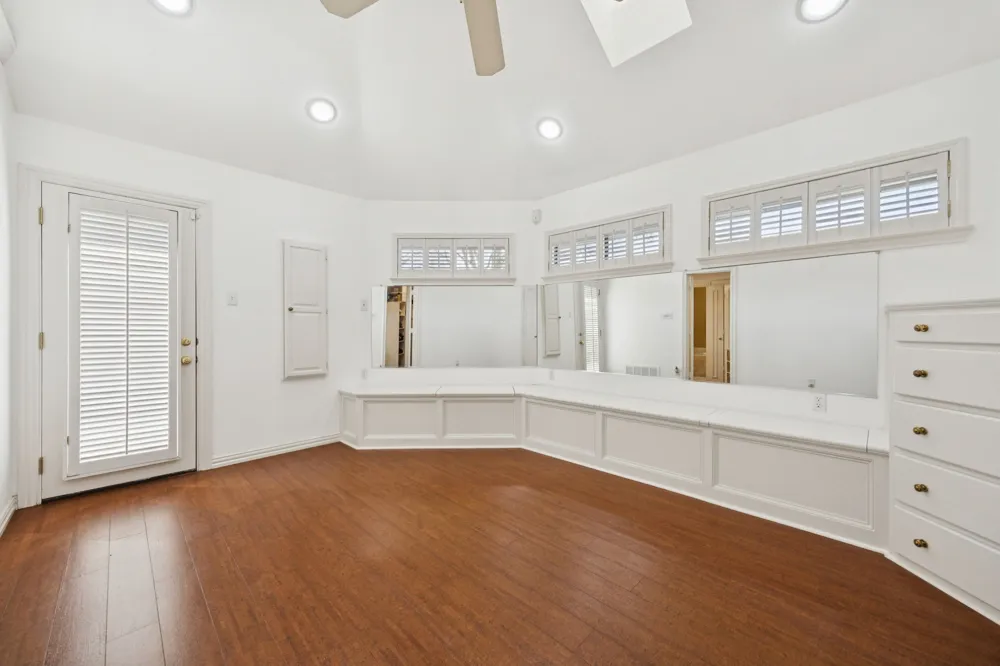 201 Oakwood Drive Lancaster, TX 75146