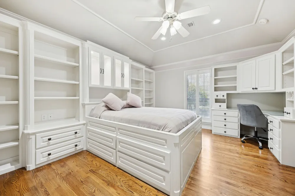 201 Oakwood Drive Lancaster, TX 75146