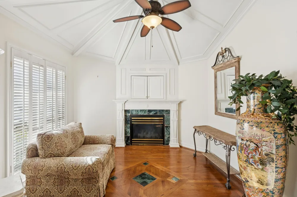 201 Oakwood Drive Lancaster, TX 75146