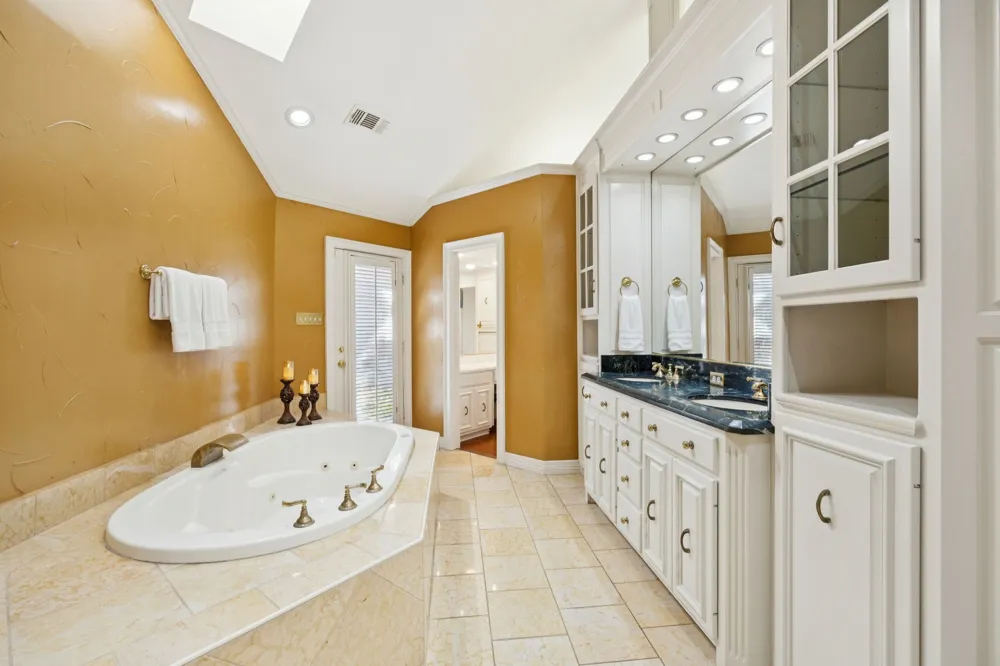 201 Oakwood Drive Lancaster, TX 75146
