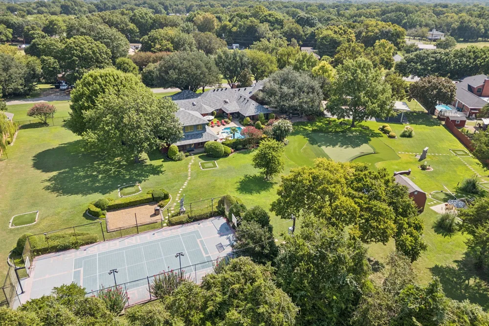 201 Oakwood Drive Lancaster, TX 75146