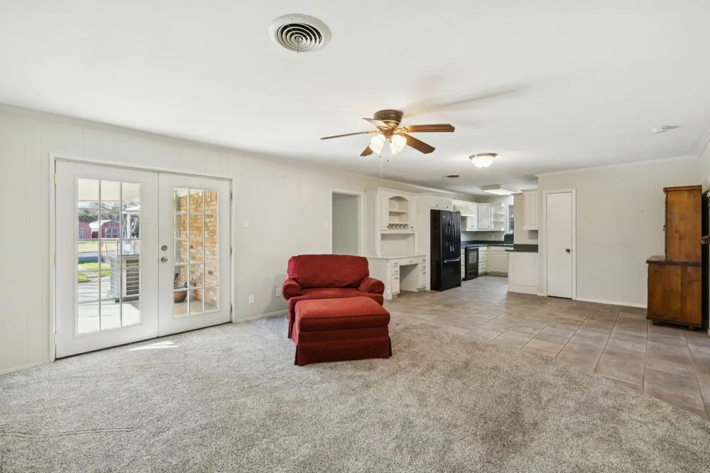 137 Southwood Drive Lancaster, TX 75146