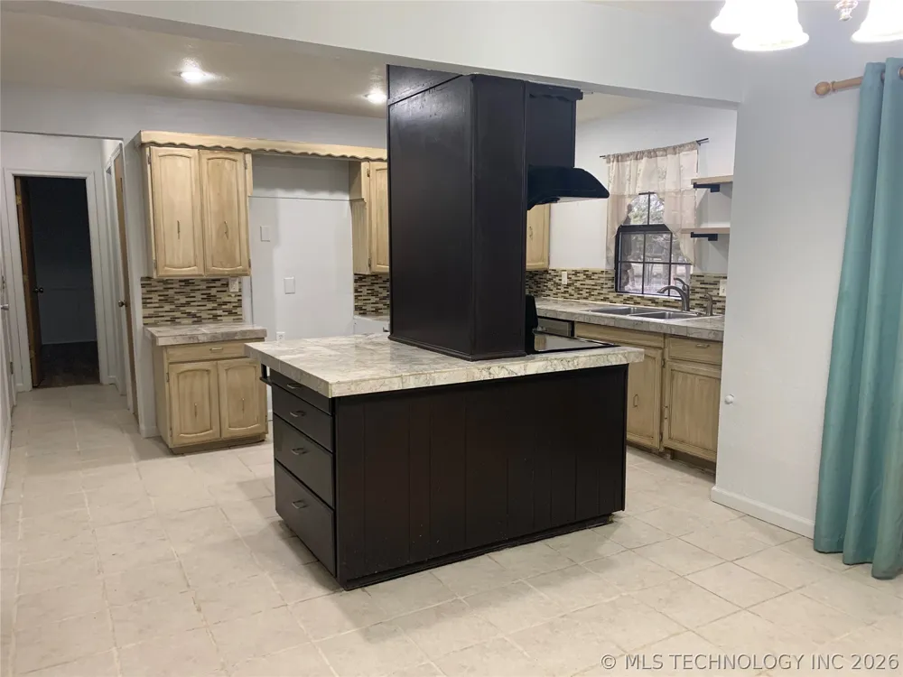 105 E 21st Street Owasso, OK 74055