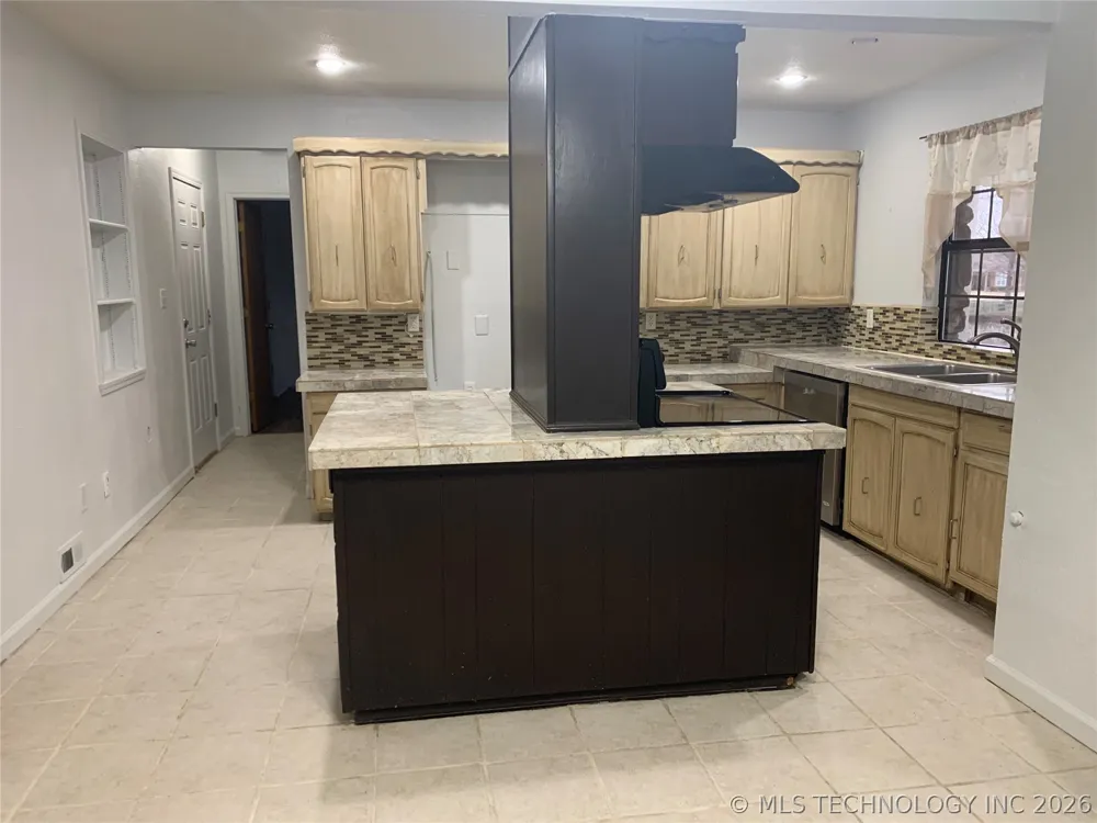 105 E 21st Street Owasso, OK 74055