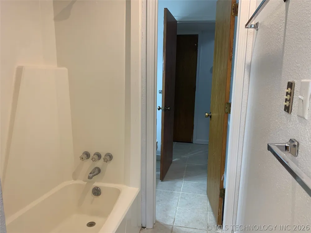 105 E 21st Street Owasso, OK 74055