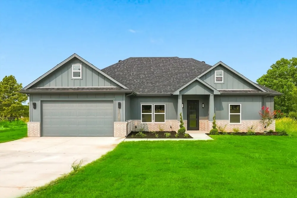 133 CR 4865 Azle, TX 76020