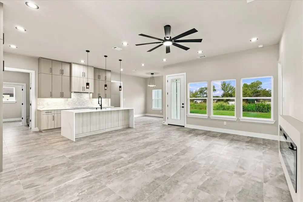 133 CR 4865 Azle, TX 76020