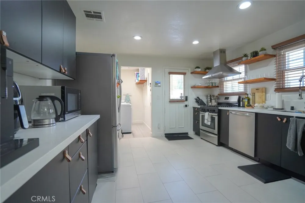4134 W 107th Inglewood, CA 90304