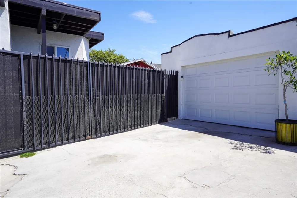 4134 W 107th Inglewood, CA 90304