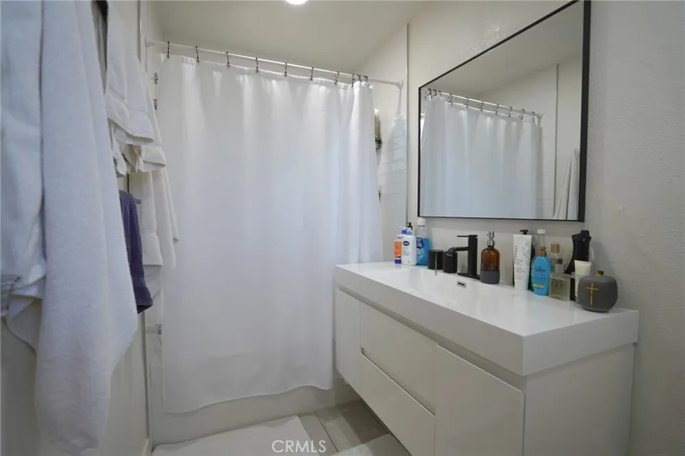 4134 W 107th Inglewood, CA 90304
