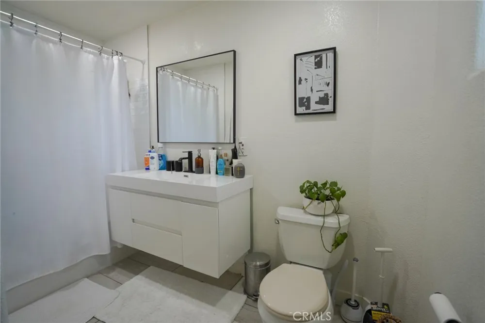 4134 W 107th Inglewood, CA 90304