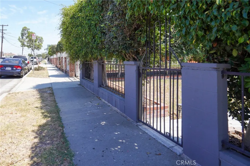 4134 W 107th Inglewood, CA 90304