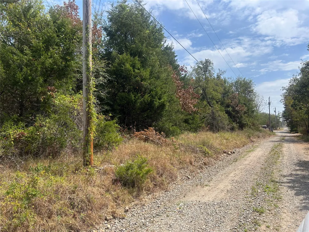 36 Betty Road Eufaula, OK 74432