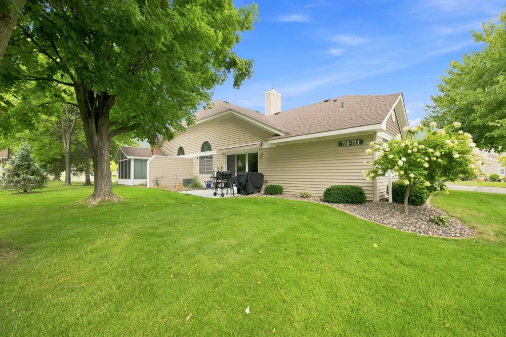 724 85th Lane NW Coon Rapids, MN 55433