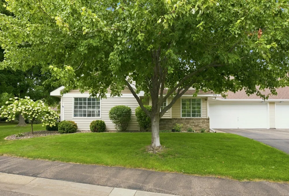 724 85th Lane NW Coon Rapids, MN 55433
