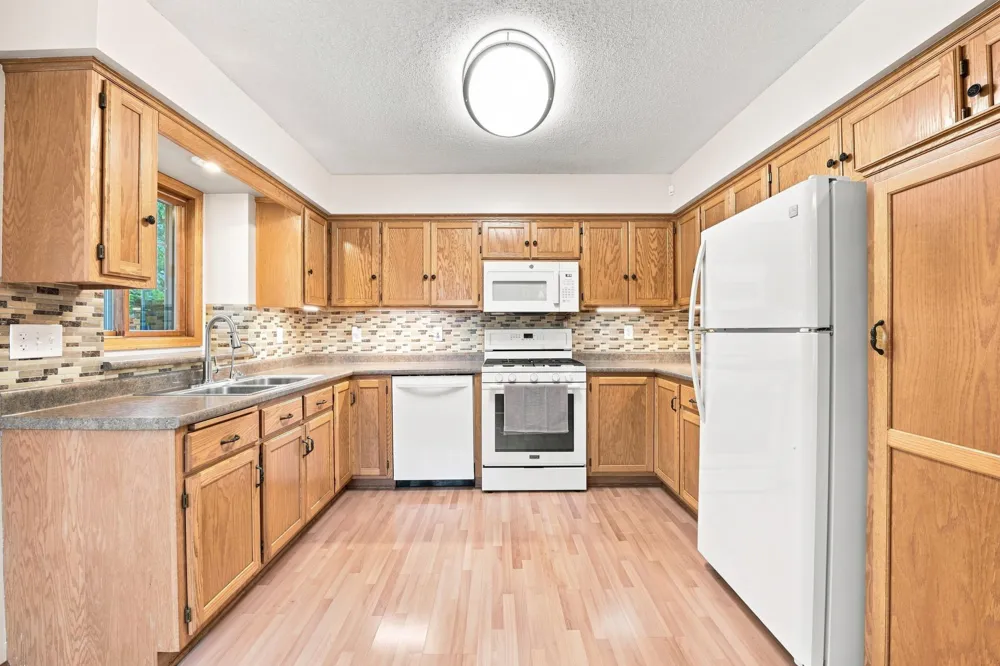 724 85th Lane NW Coon Rapids, MN 55433