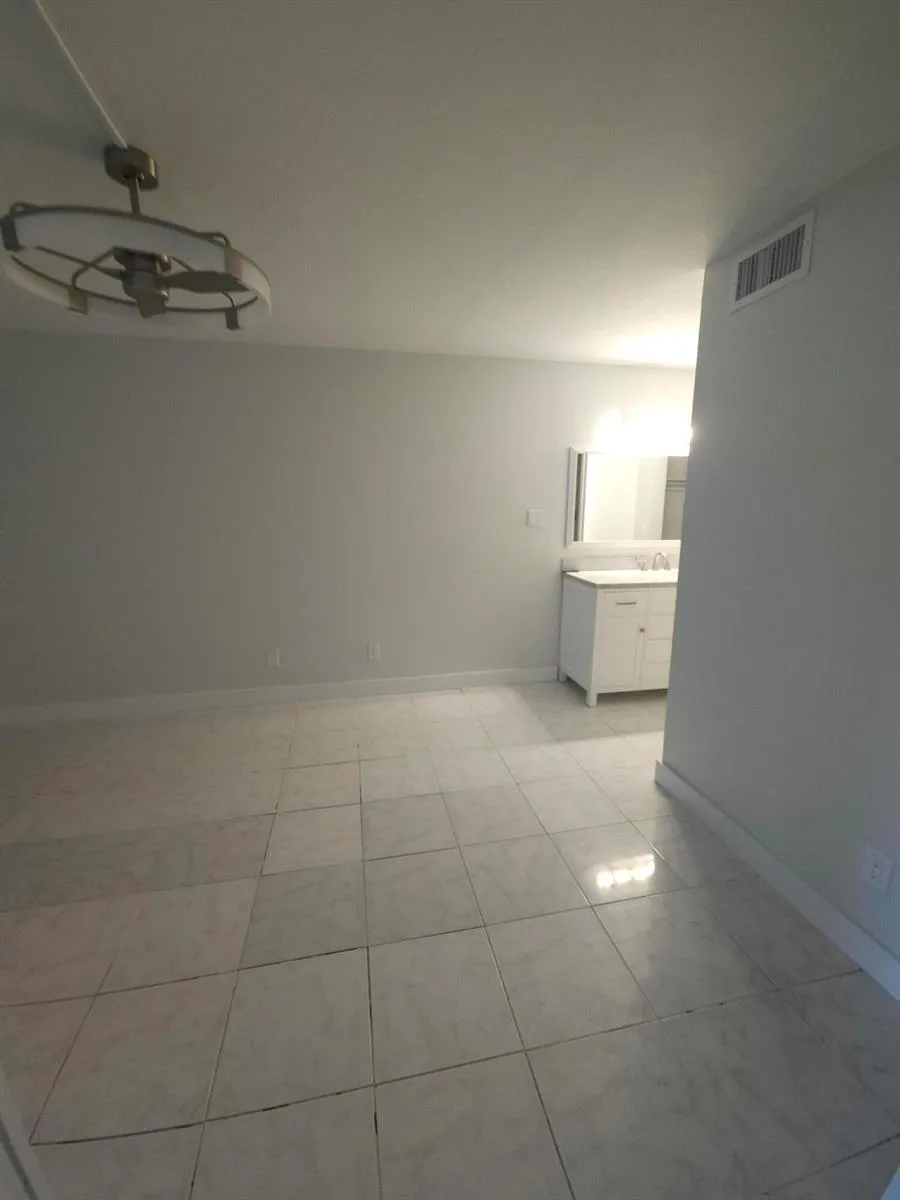 10035 WINDING LAKE ROAD #102 Sunrise, FL 33351