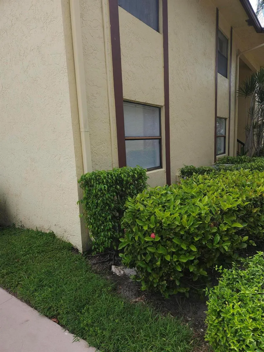 10035 WINDING LAKE ROAD #102 Sunrise, FL 33351