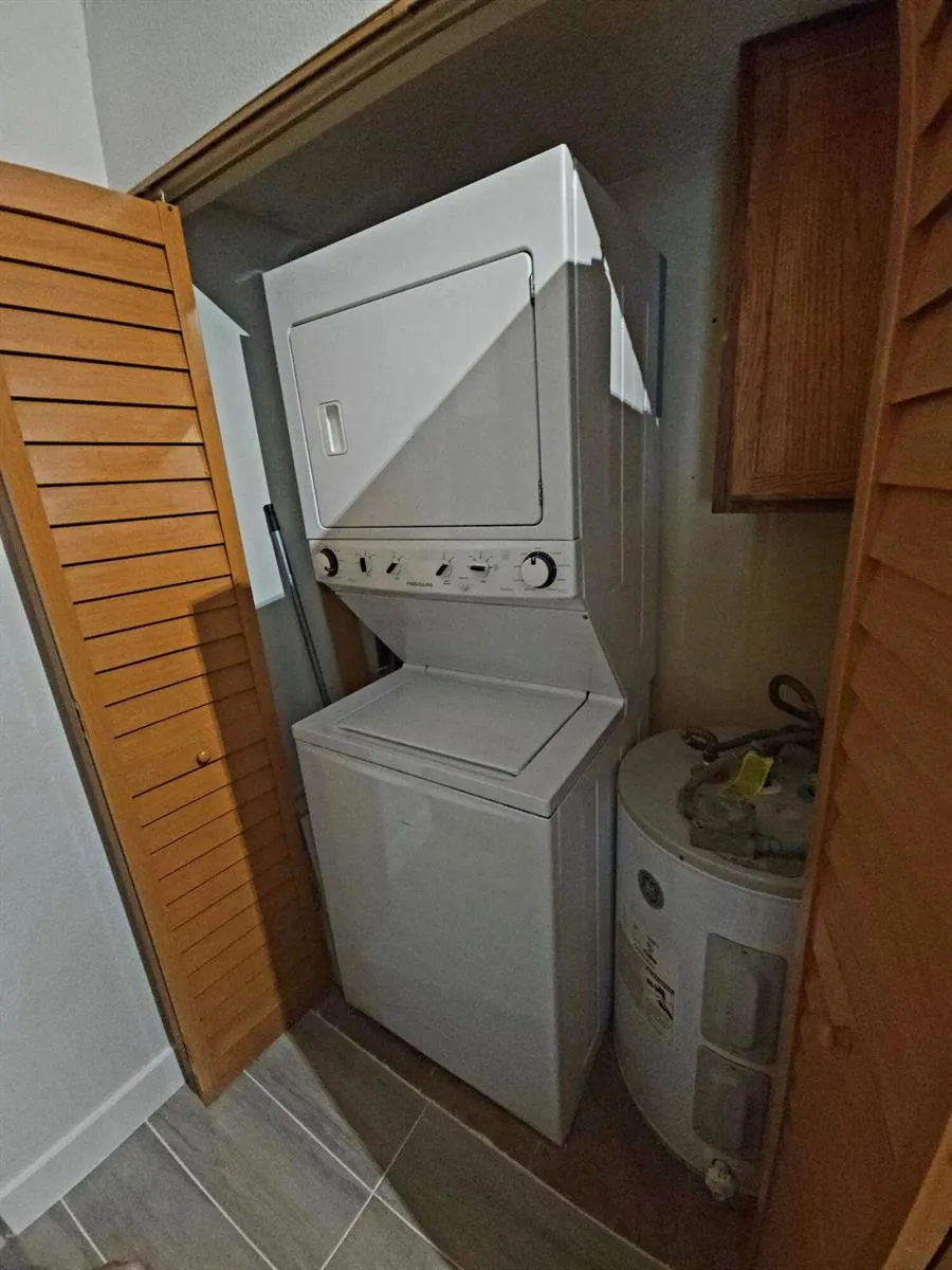 10035 WINDING LAKE ROAD #102 Sunrise, FL 33351