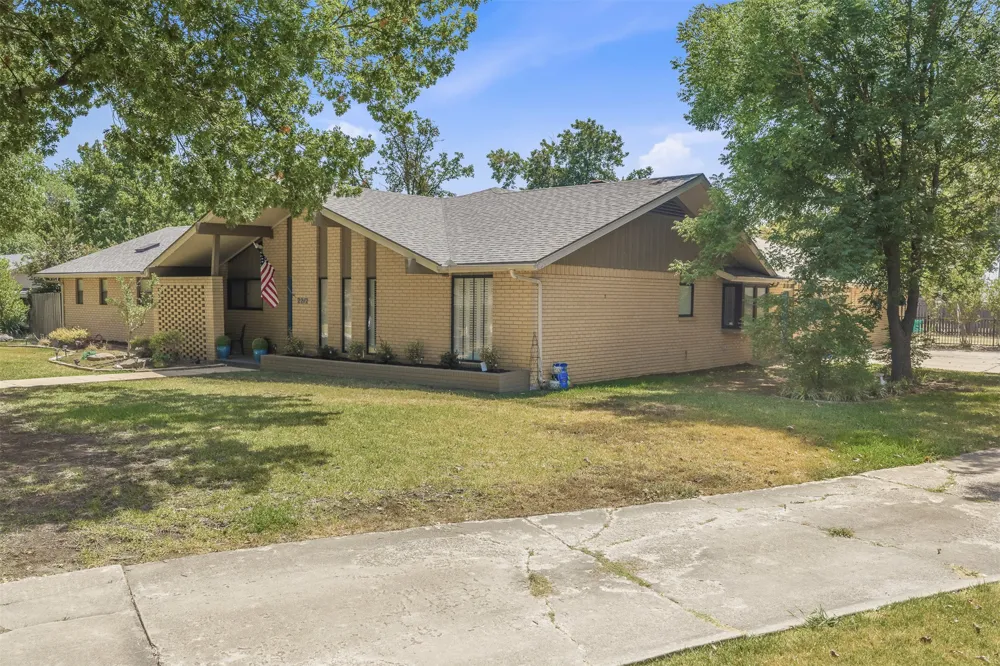 2212 Cloverleaf Place Ardmore, OK 73401