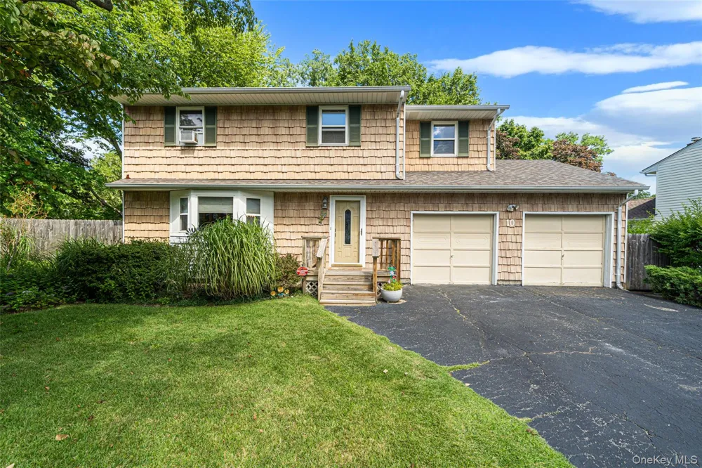 10 Foothill Lane Smithtown, NY 11787