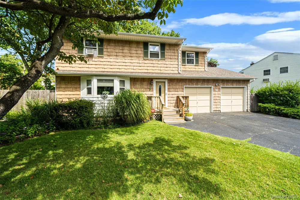 10 Foothill Lane Smithtown, NY 11787