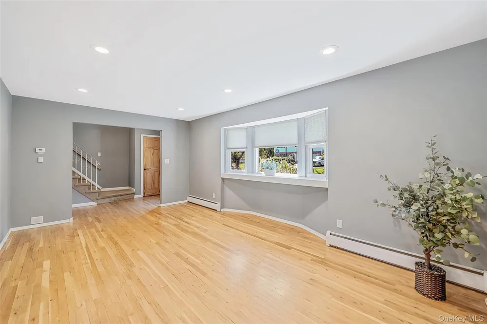 10 Foothill Lane Smithtown, NY 11787