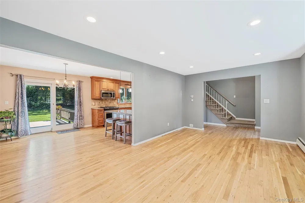 10 Foothill Lane Smithtown, NY 11787