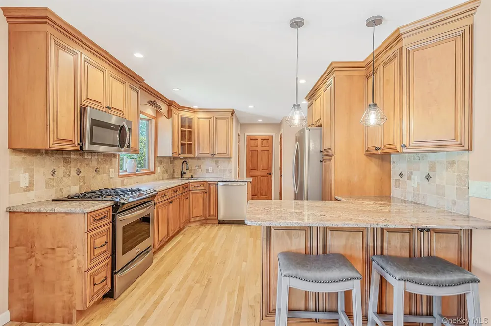 10 Foothill Lane Smithtown, NY 11787