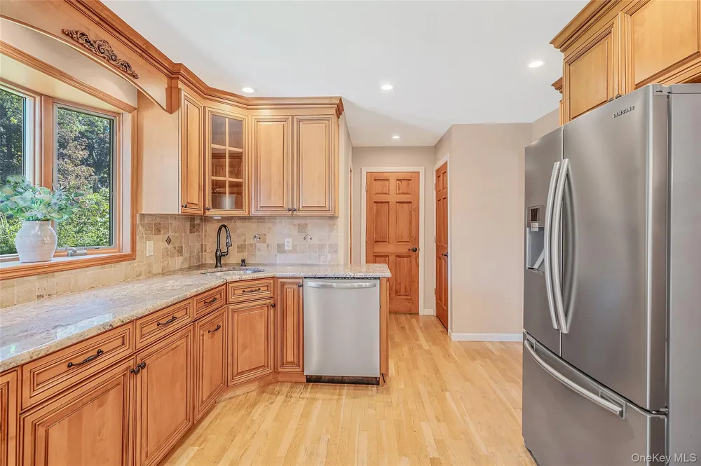 10 Foothill Lane Smithtown, NY 11787