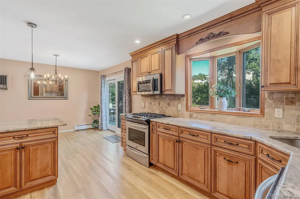 10 Foothill Lane Smithtown, NY 11787