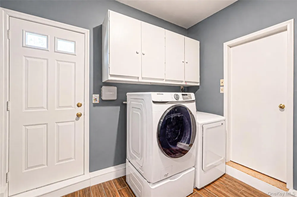 10 Foothill Lane Smithtown, NY 11787