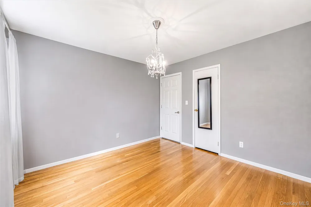 10 Foothill Lane Smithtown, NY 11787