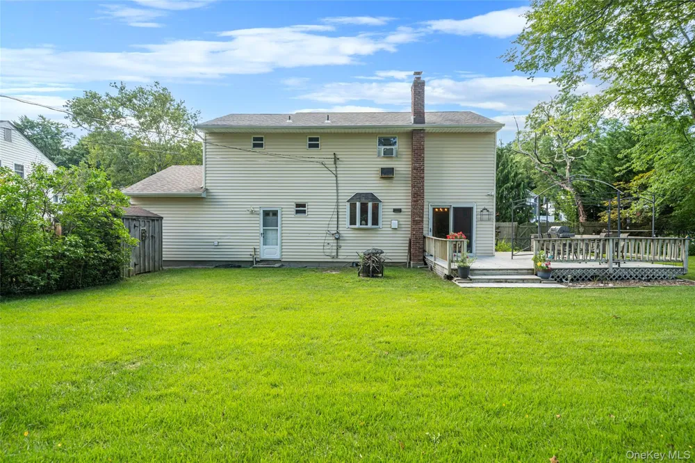 10 Foothill Lane Smithtown, NY 11787