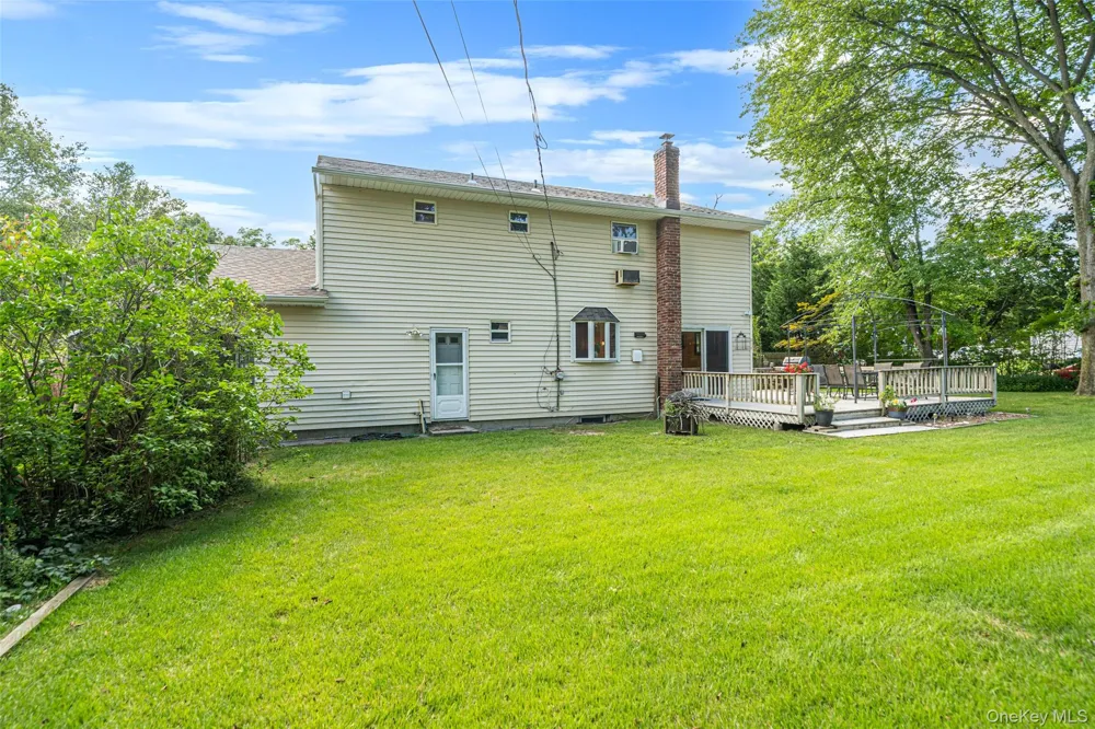 10 Foothill Lane Smithtown, NY 11787