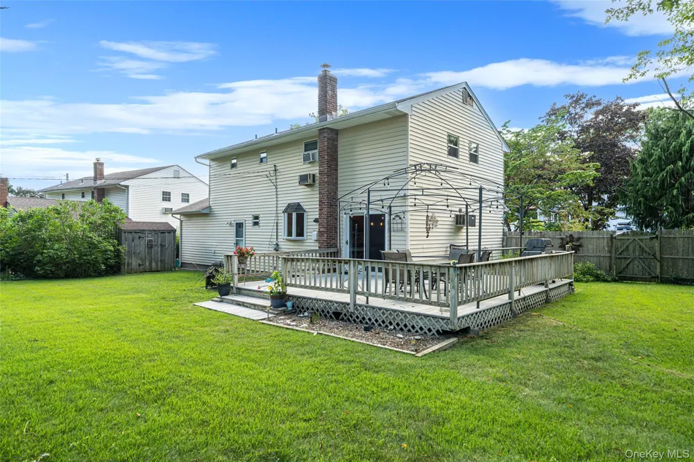 10 Foothill Lane Smithtown, NY 11787