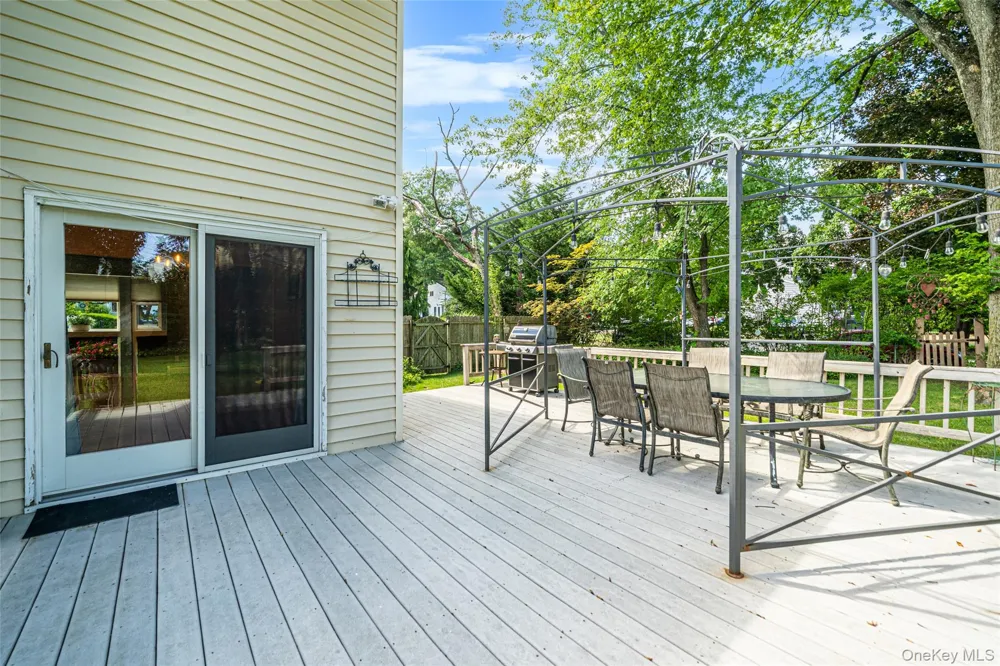 10 Foothill Lane Smithtown, NY 11787