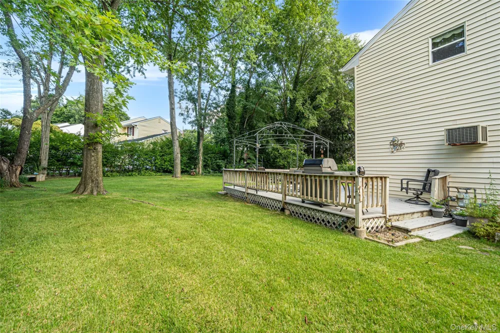 10 Foothill Lane Smithtown, NY 11787