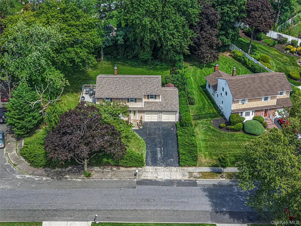 10 Foothill Lane Smithtown, NY 11787