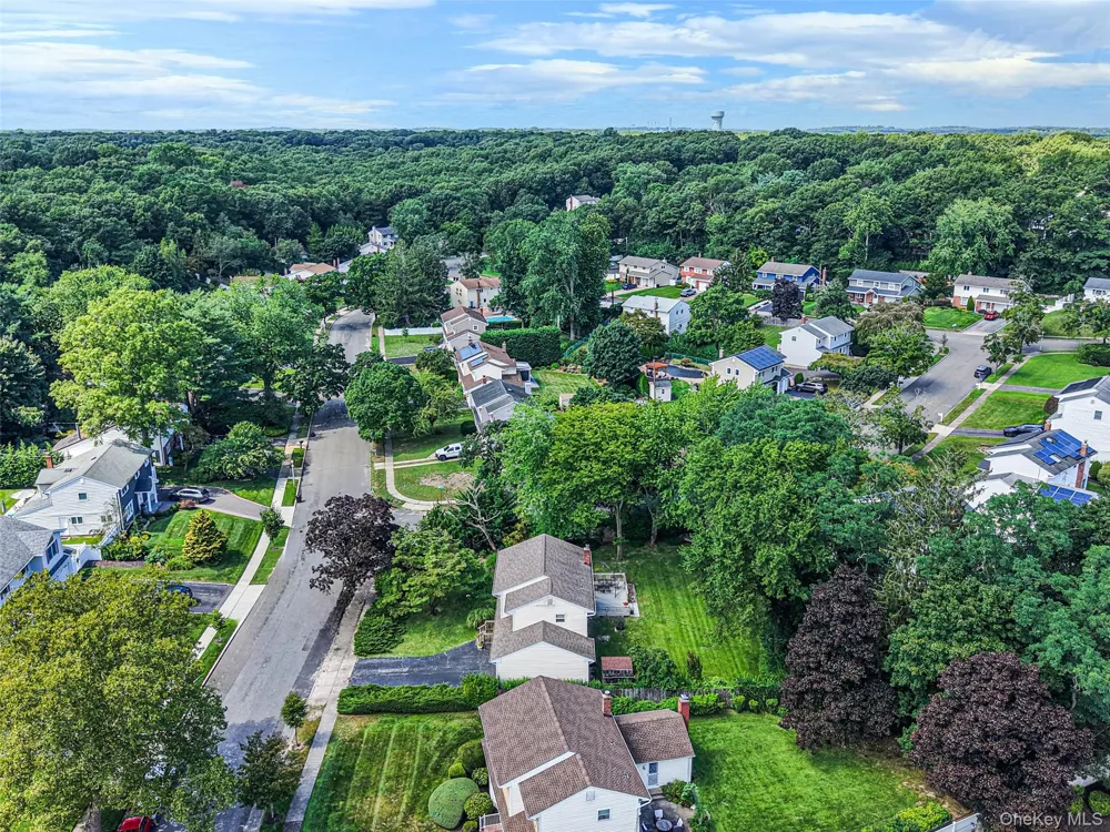 10 Foothill Lane Smithtown, NY 11787