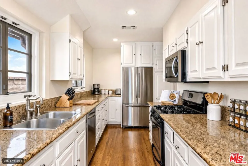2932 S Beverly Drive Los Angeles, CA 90034