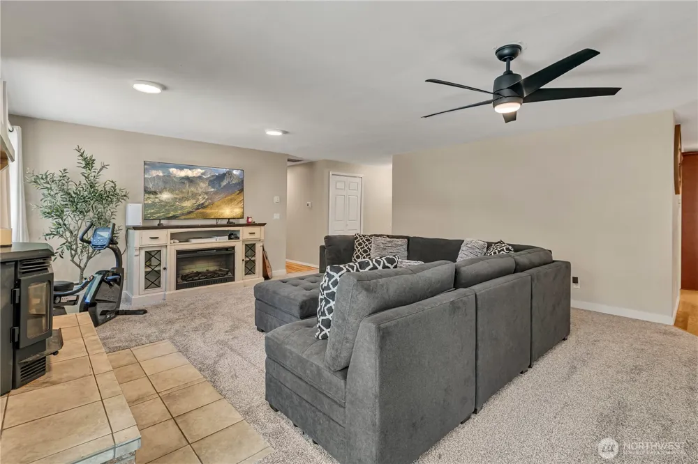 22710 253rd Avenue SE Maple Valley, WA 98038