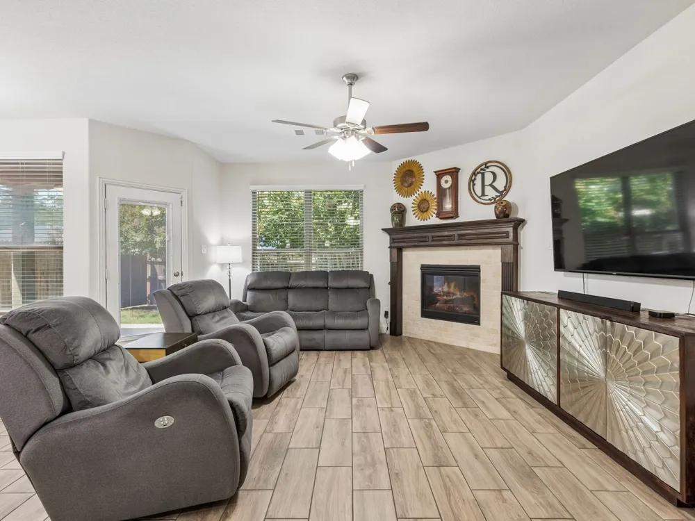 985 E Villas Court Lewisville, TX 75067