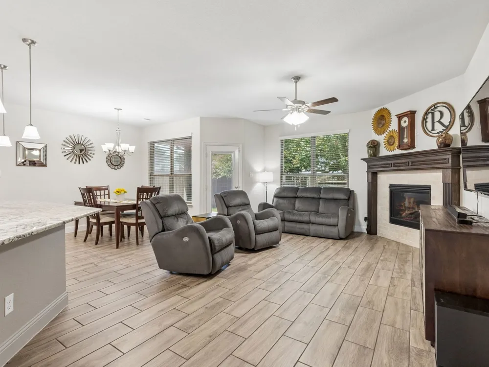 985 E Villas Court Lewisville, TX 75067