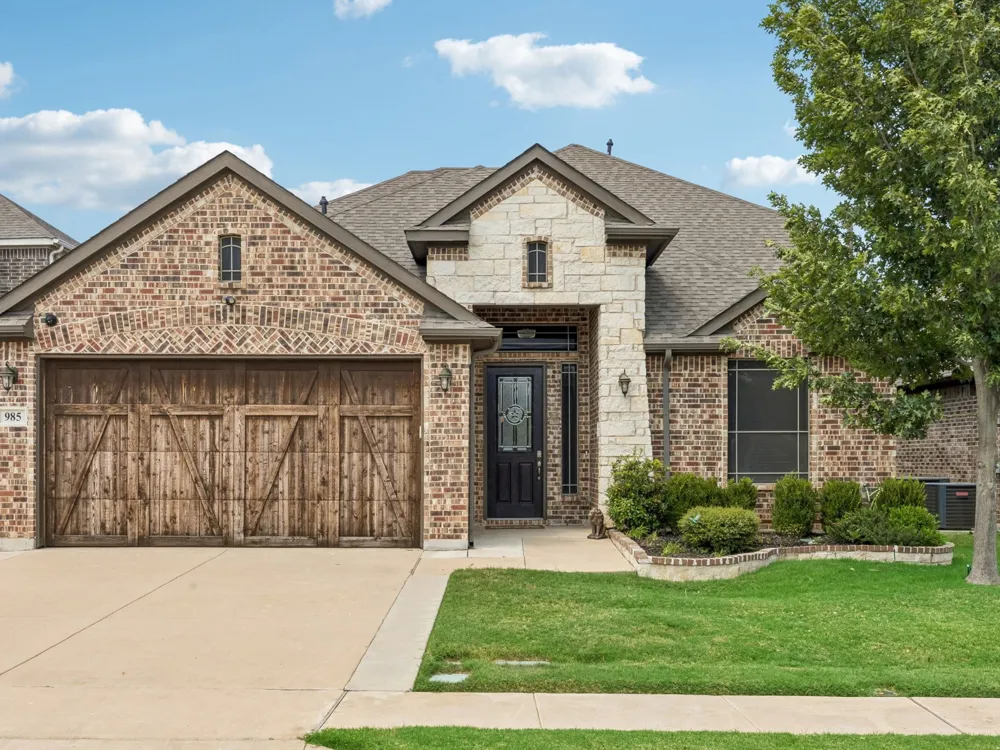 985 E Villas Court Lewisville, TX 75067