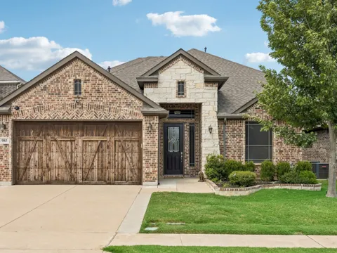 985 E Villas Court