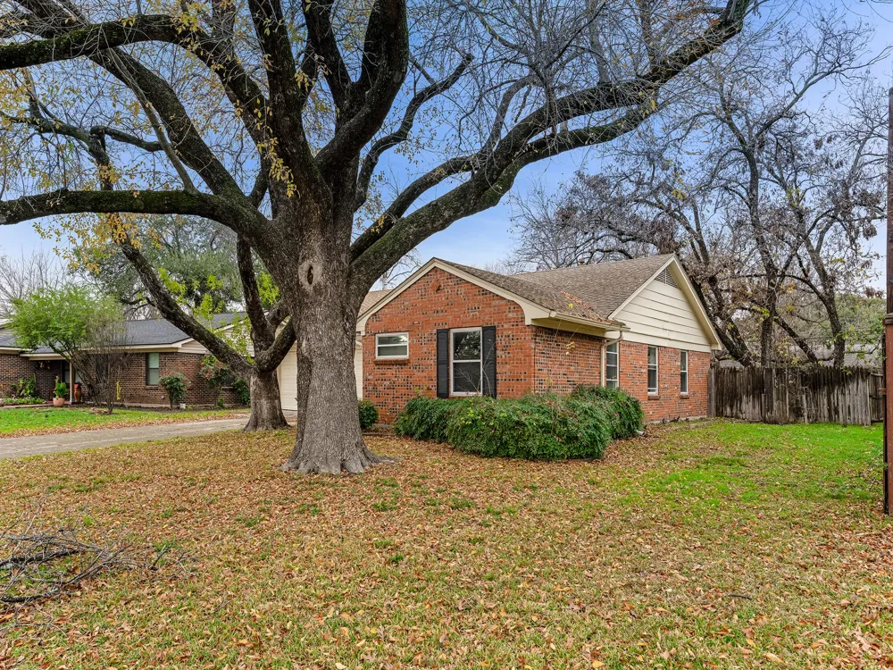 3245 Myra Lane Farmers Branch, TX 75234