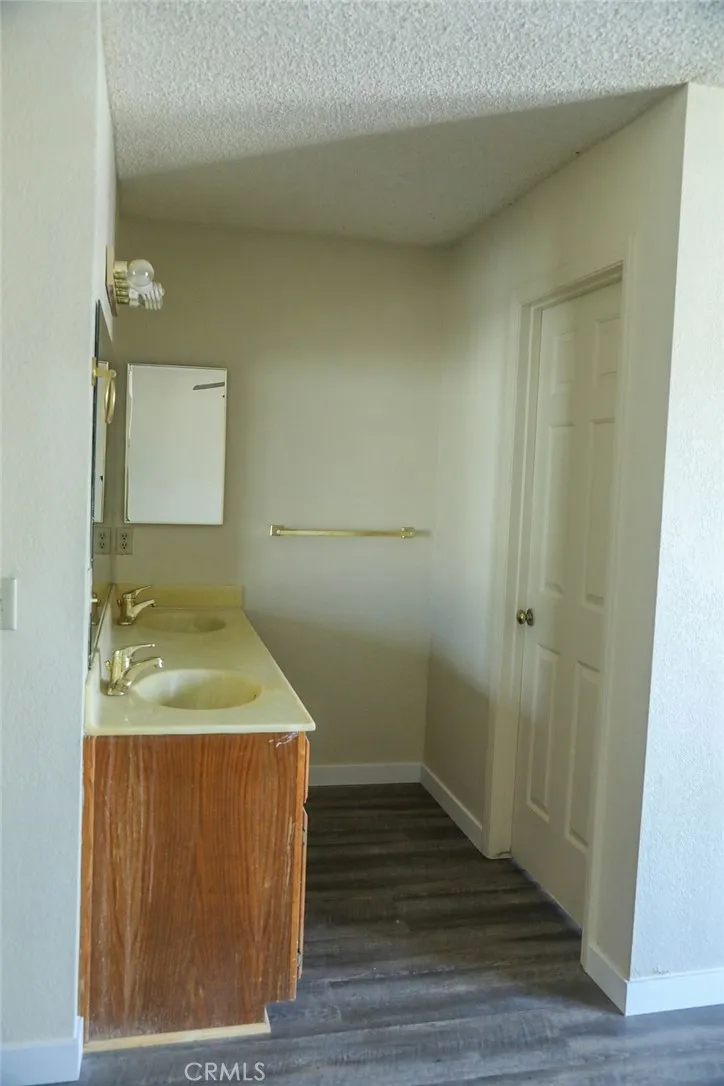 4545 W Avenue L10 Lancaster, CA 93536