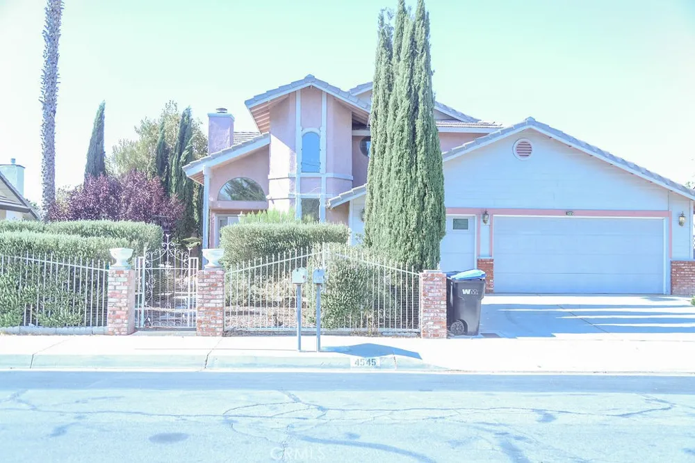 4545 W Avenue L10 Lancaster, CA 93536