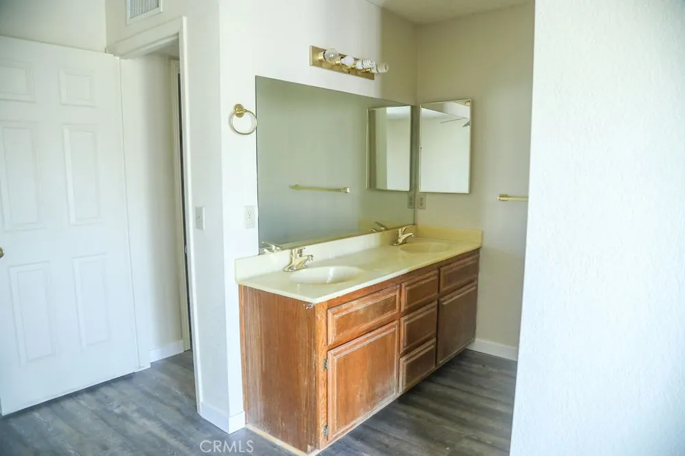 4545 W Avenue L10 Lancaster, CA 93536